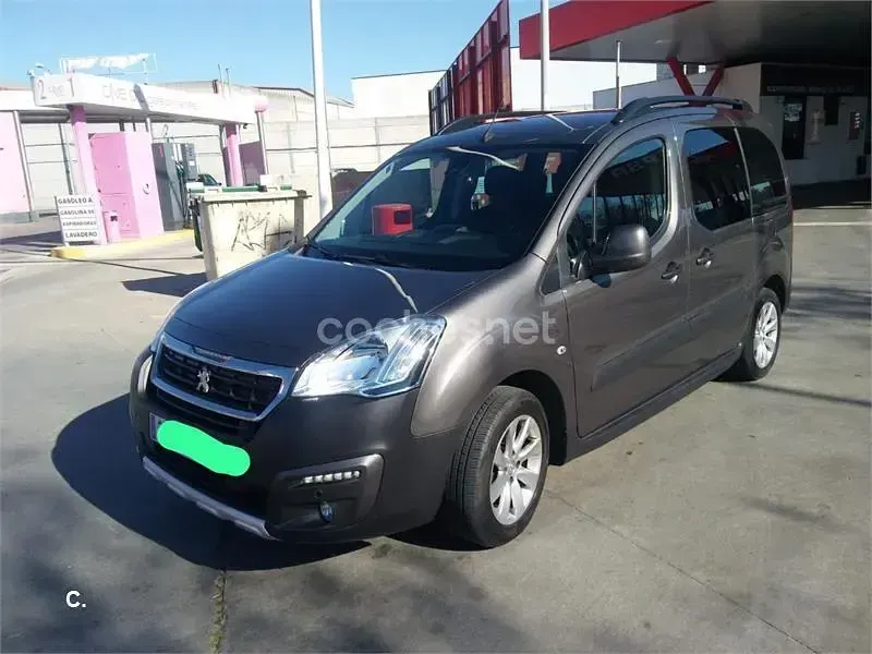 Usado Peugeot Partner Tepee Outdoor 100 CV (73 kW) 2016 Marrón Monovolumen