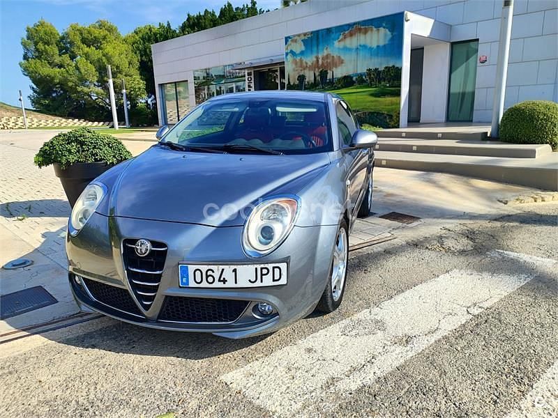 Gris / plata Usado 2010 Alfa Romeo MiTo Distinctive Utilitario | 5800 € - Imagen 1/4