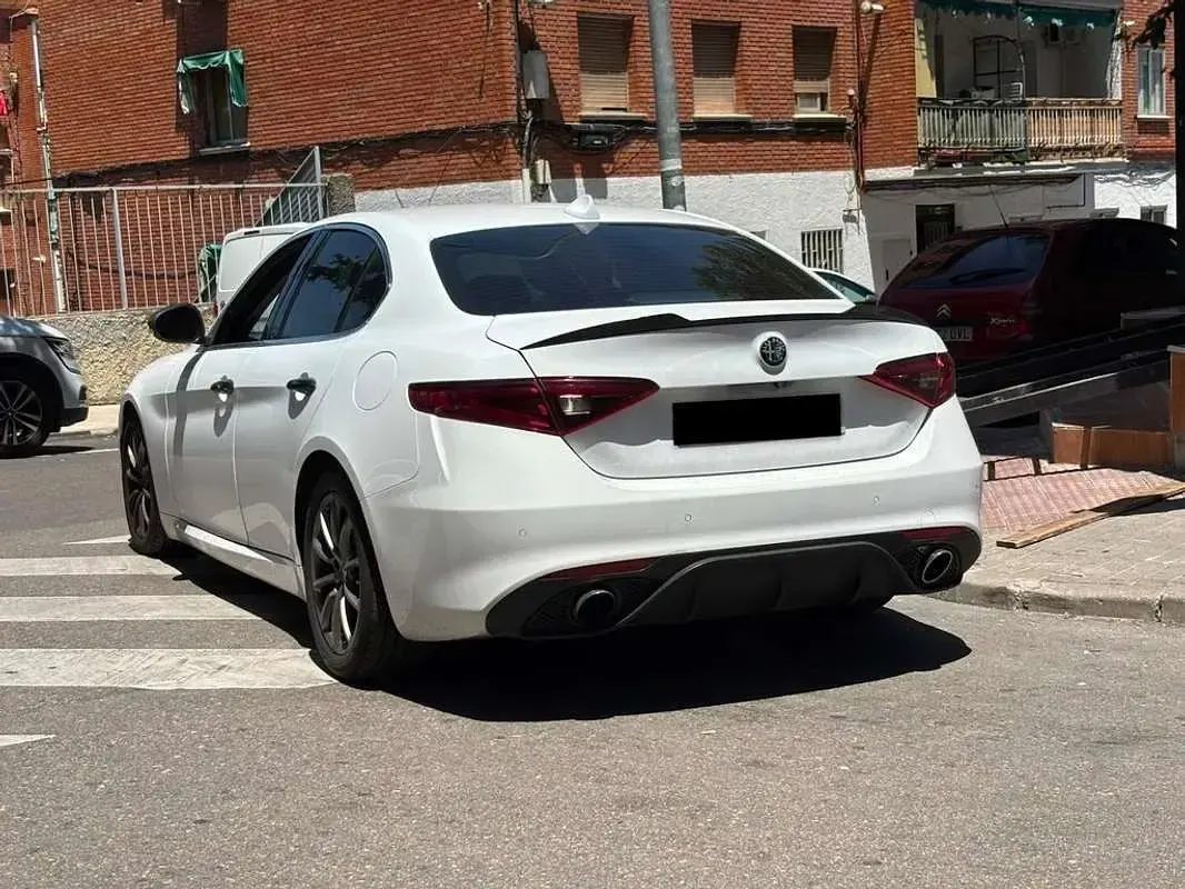 Usado Alfa Romeo Giulia 200 CV (147 kW) 2017 Blanco Berlina