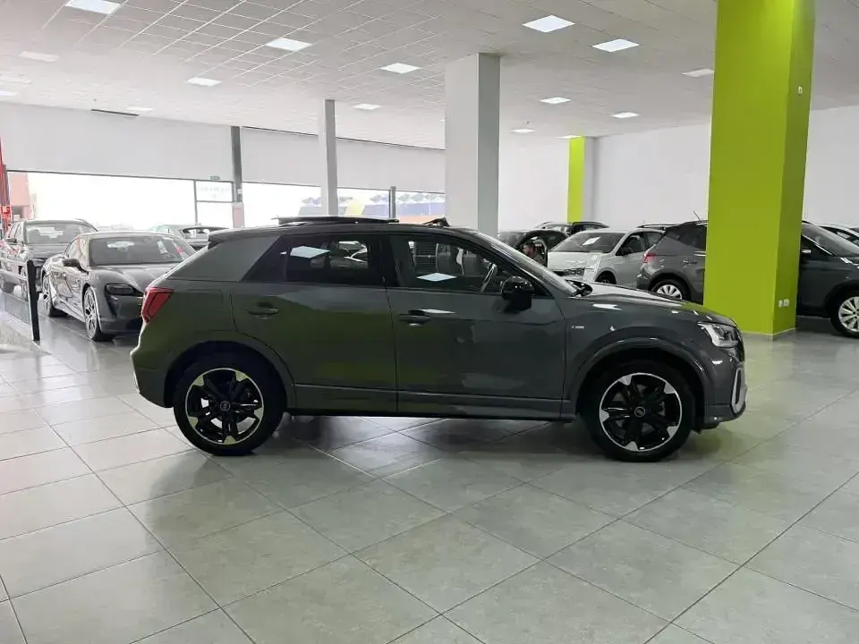 Usado Audi Q2 S-Line 150 CV (110 kW) 2024 Gris SUV