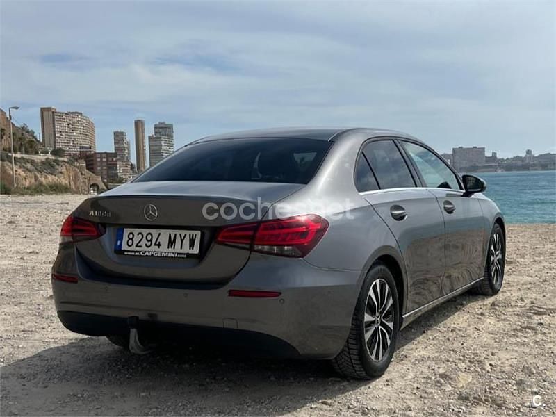 Usado Mercedes A180 116 HP (85 kW) 2020 Cinzento Sedan