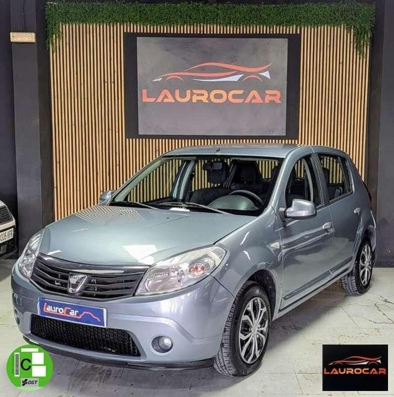 Gris Usado 2009 Dacia Sandero Lauréate Utilitario | 5499 € (Precio justo) - Imagen 1/4