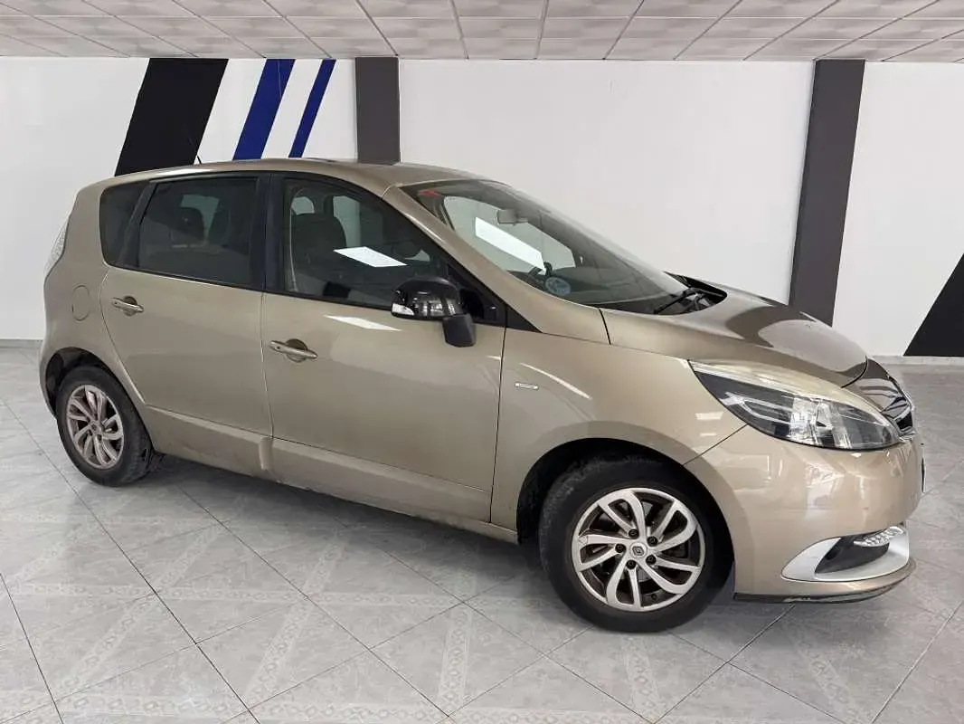 Usado Renault Scénic III Bose Edition 110 CV (80 kW) 2015 Beige Monovolumen