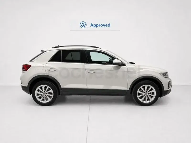Usado VW T-Roc 116 CV (85 kW) 2025 Beige SUV
