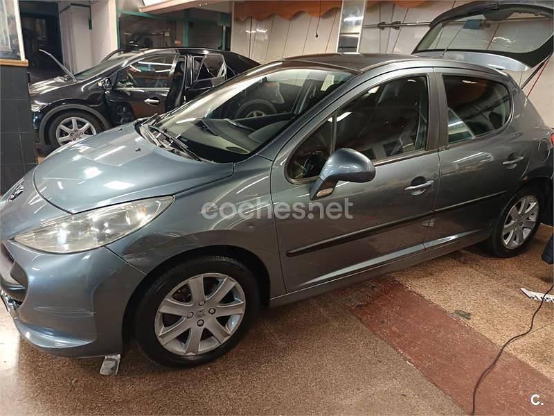 Usado Peugeot 207 90 CV (66 kW) 2006 Gris / plata Berlina