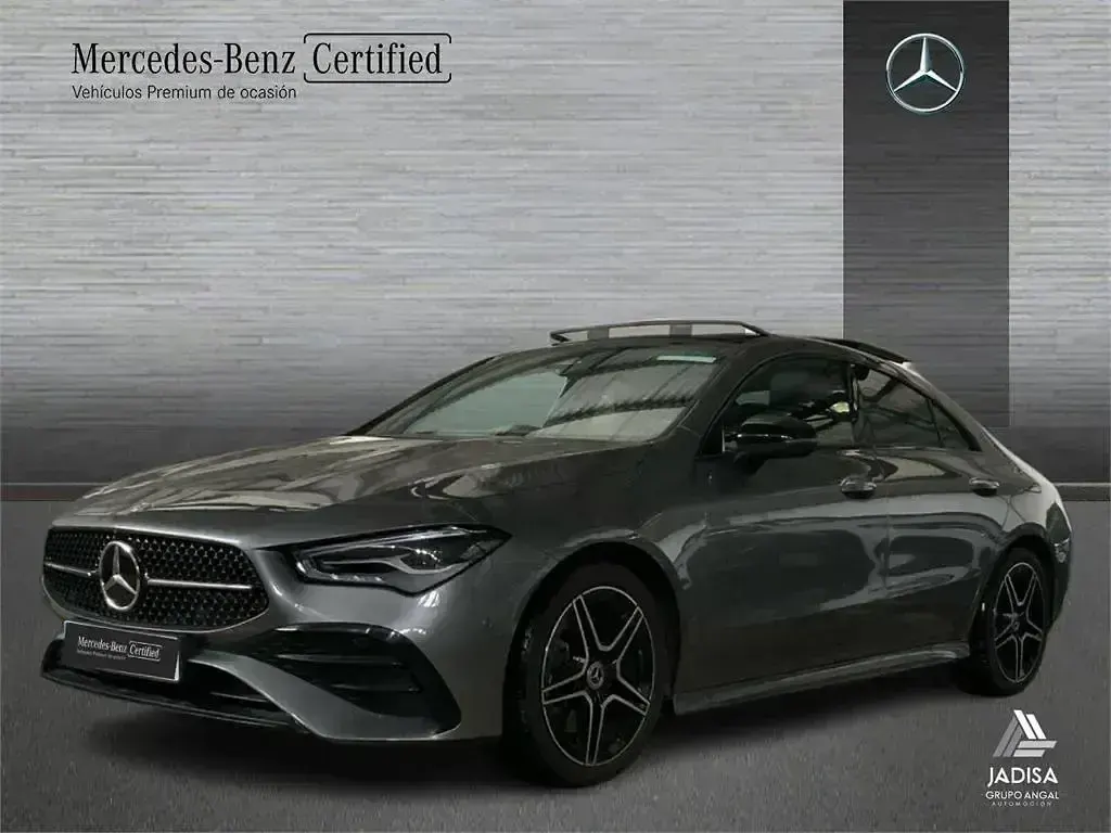 Usado Mercedes CLA200 AMG line 163 CV (119 kW) 2025 Gris Berlina