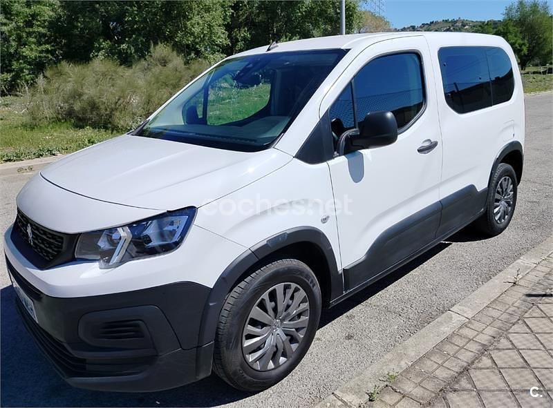 Usado Peugeot Rifter Active 100 CV (73 kW) 2023 Blanco Monovolumen