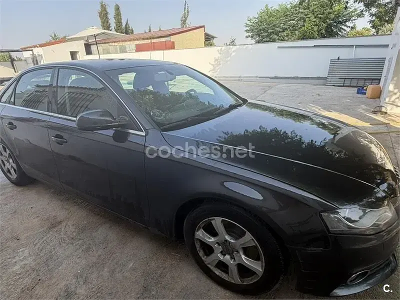 Usado Audi A4 136 CV (100 kW) 2010 Negro Familiar