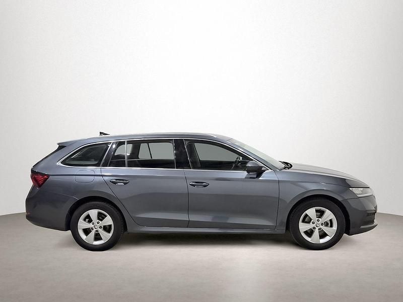 Usado Skoda Octavia Ambition 150 CV (110 kW) 2021 Gris Familiar