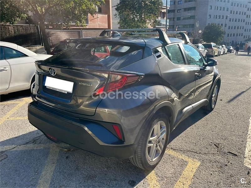 Usado Toyota C-HR Active 122 CV (89 kW) 2022 Gris / plata SUV