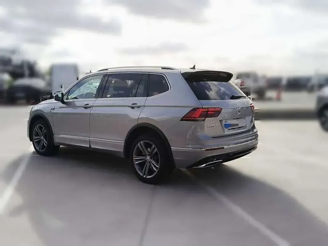 Usado VW Tiguan Allspace Sportline 150 CV (110 kW) 2021 Gris SUV