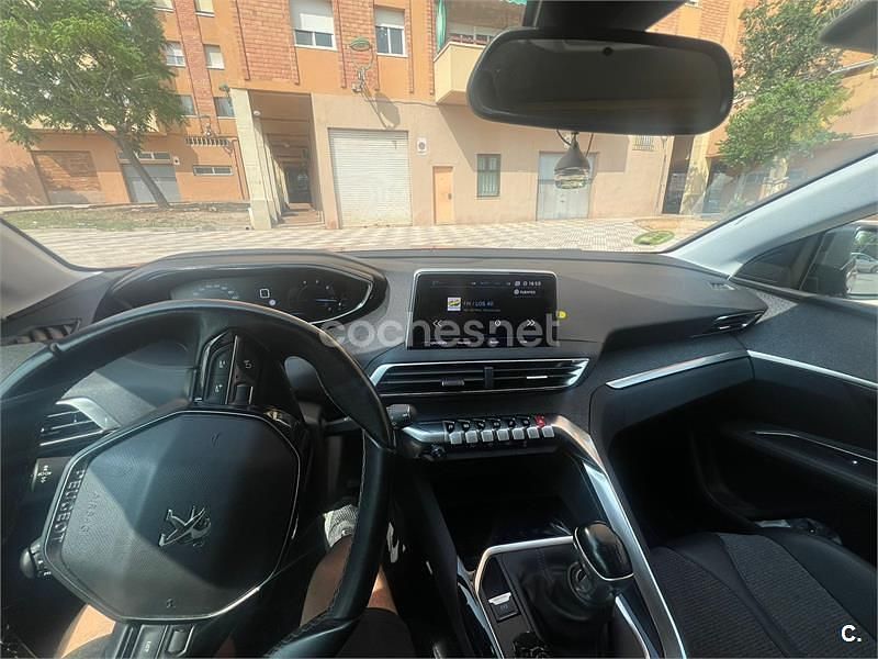 Usado Peugeot 3008 Allure 130 CV (95 kW) 2020 Rojo SUV