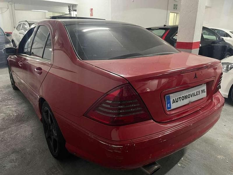 Usado Mercedes C180 Elegance 143 CV (105 kW) 2005 Rojo Berlina