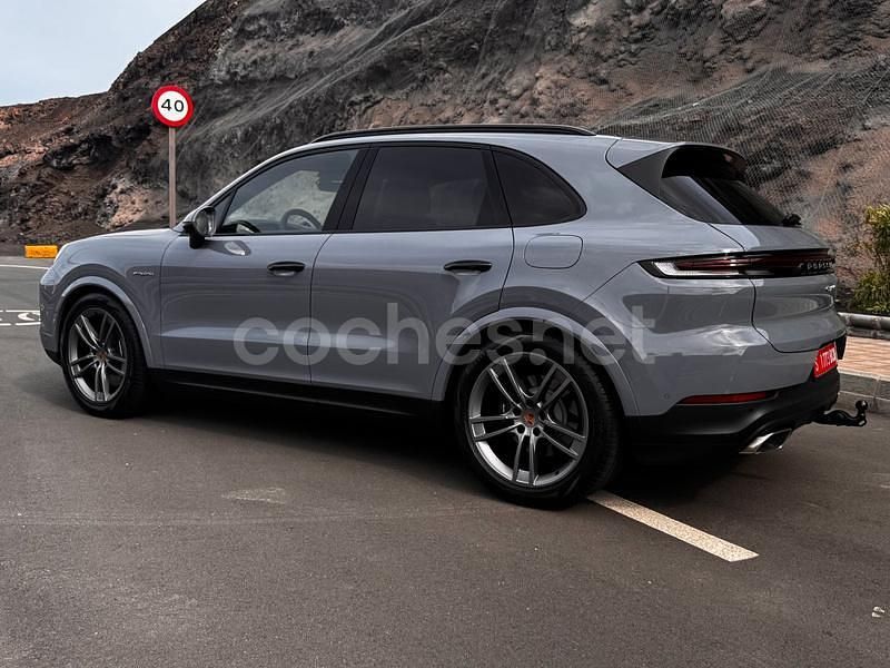 Usado Porsche Cayenne 470 CV (345 kW) 2024 Gris / plata SUV