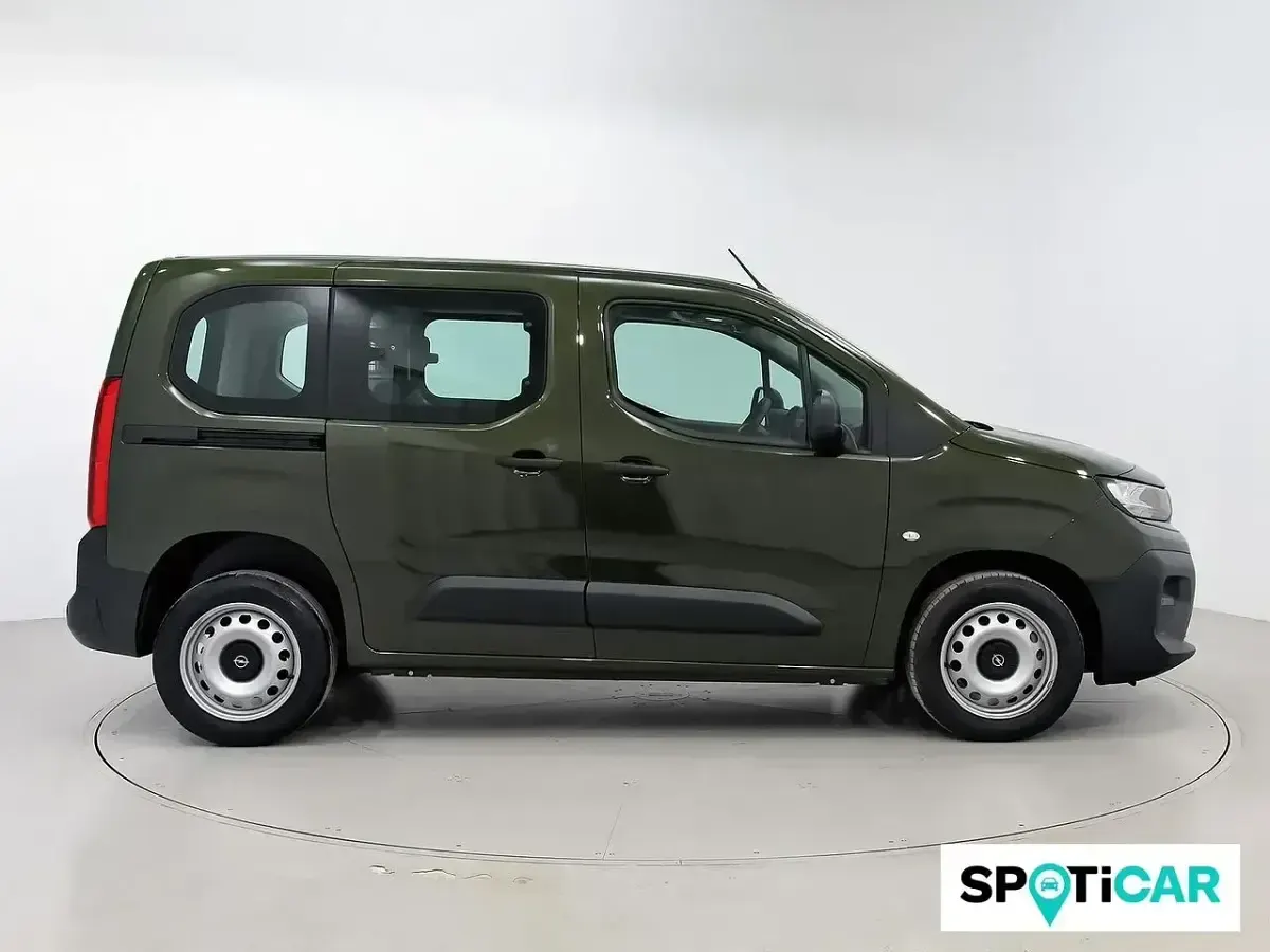 Usado Opel Combo Edition 101 CV (74 kW) 2025 Verde Monovolumen