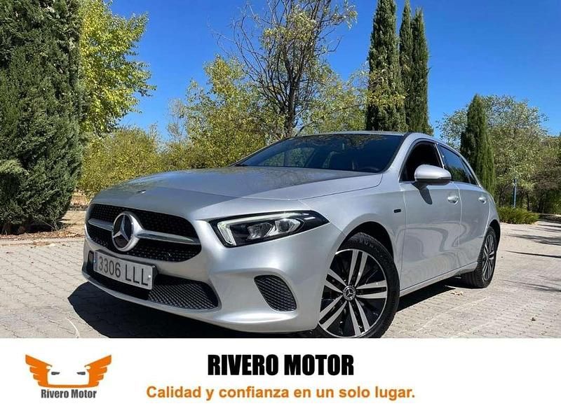Usado Mercedes A250 218 CV (160 kW) 2021 Gris / plata Berlina