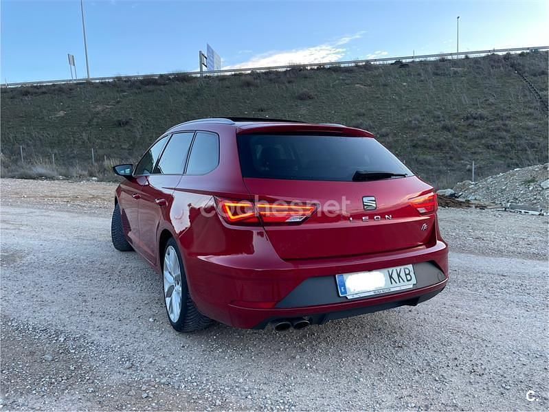 Usado Seat Leon ST FR 150 CV (110 kW) 2018 Granate Familiar