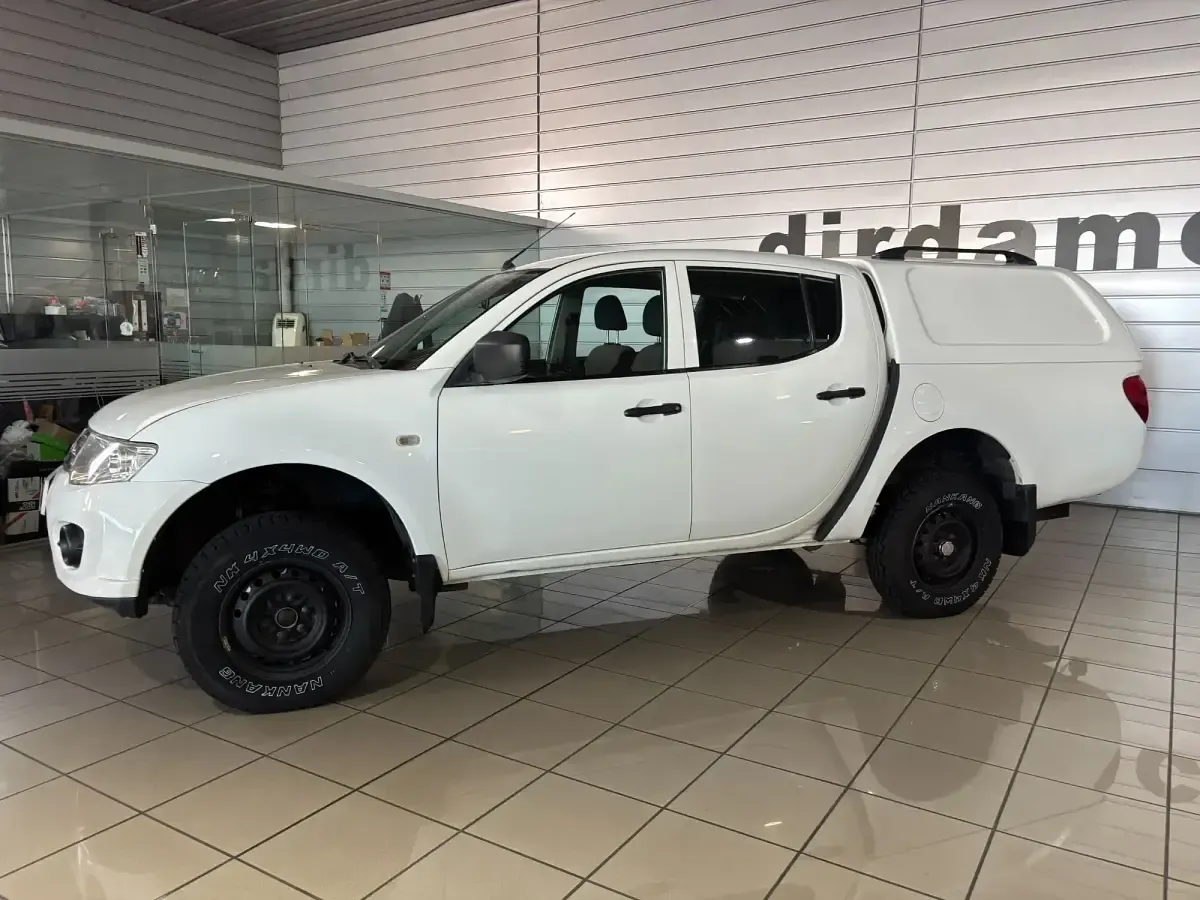 Usado Mitsubishi L200 136 CV (100 kW) 2015 Blanco Pickup/Camioneta