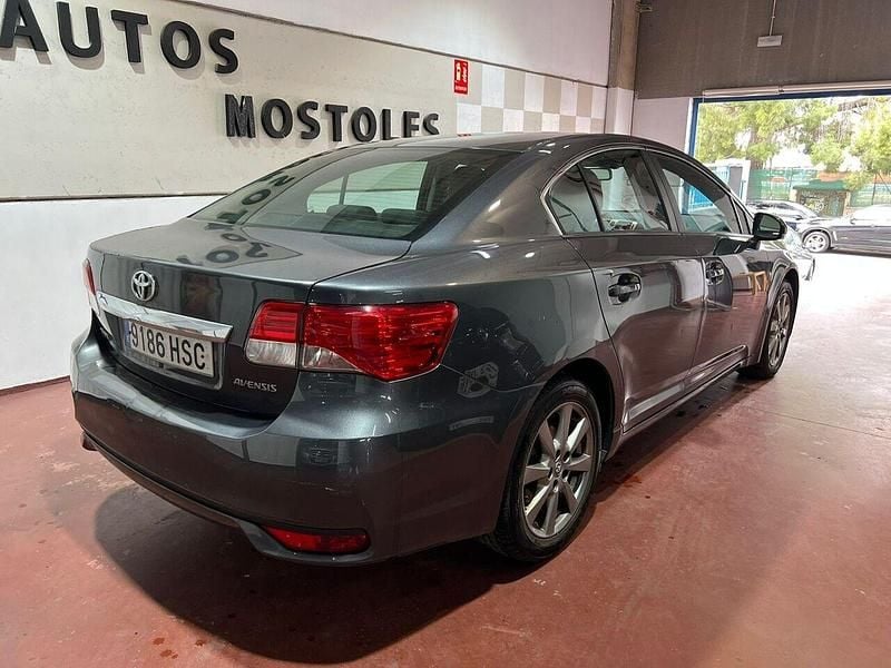 Usado Toyota Avensis Advance 150 CV (110 kW) 2013 Gris Berlina