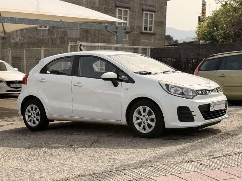 Usado Kia Rio 86 CV (63 kW) 2015 Blanco Utilitario