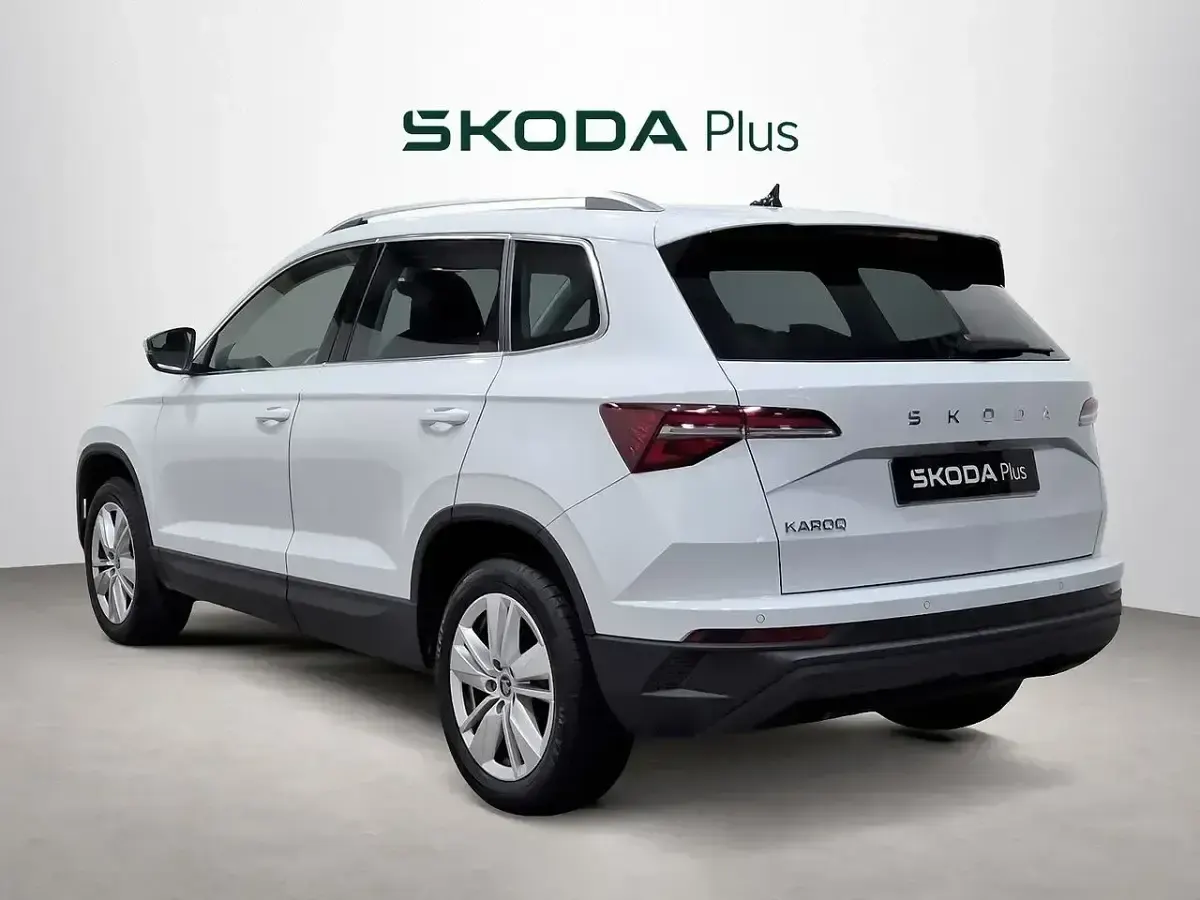 Usado Skoda Karoq Selection 150 CV (110 kW) 2025 Blanco SUV