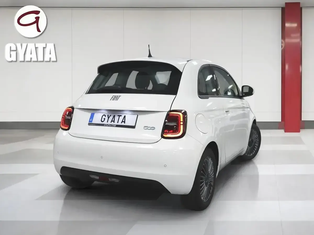 Usado Fiat 500e Action 69 kW (95 CV) 2021 Blanco Utilitario