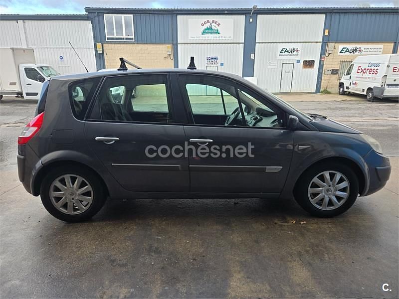 Usado Renault Scénic II Dynamique 150 CV (110 kW) 2006 Gris / plata Monovolumen