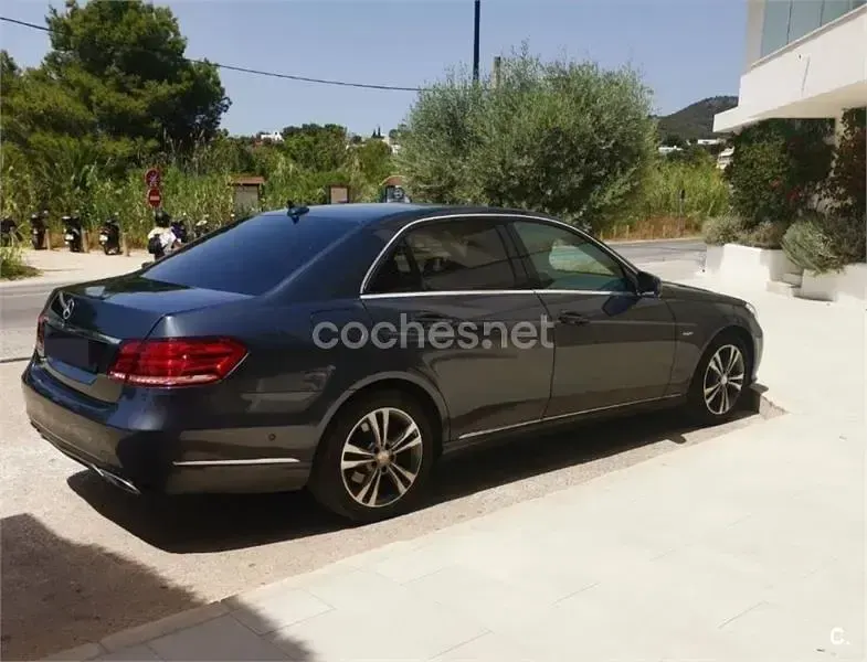 Usado Mercedes E200 Avantgarde 136 CV (100 kW) 2016 Gris / plata Berlina