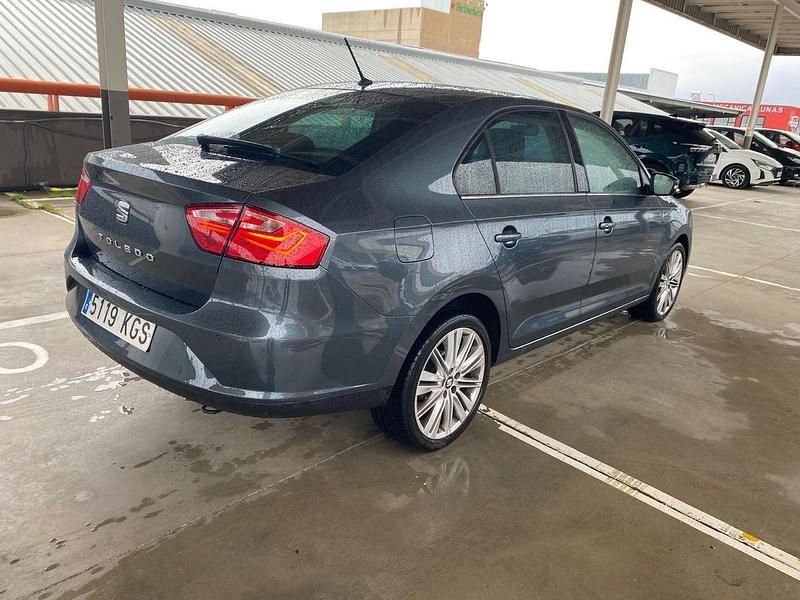 Usado Seat Toledo XCELLENCE 110 CV (80 kW) 2018 Gris Utilitario