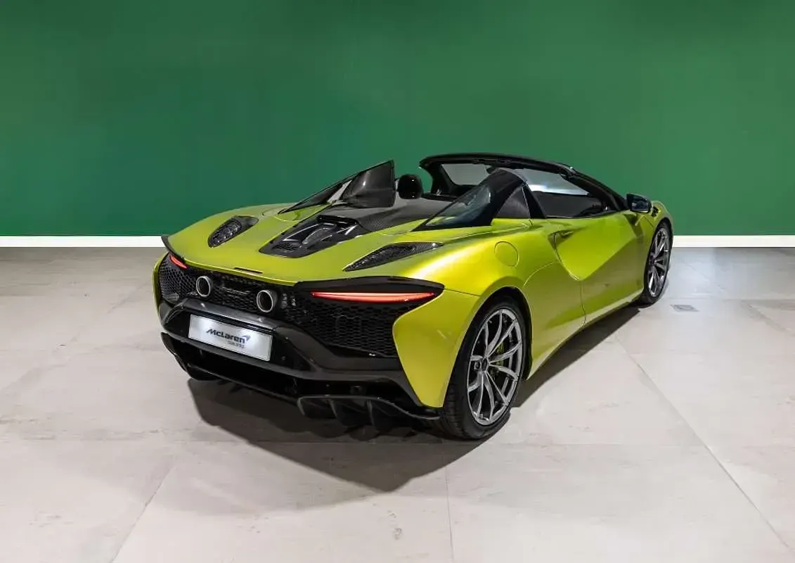 Usado McLaren Artura 700 CV (514 kW) 2025 Verde Descapotable