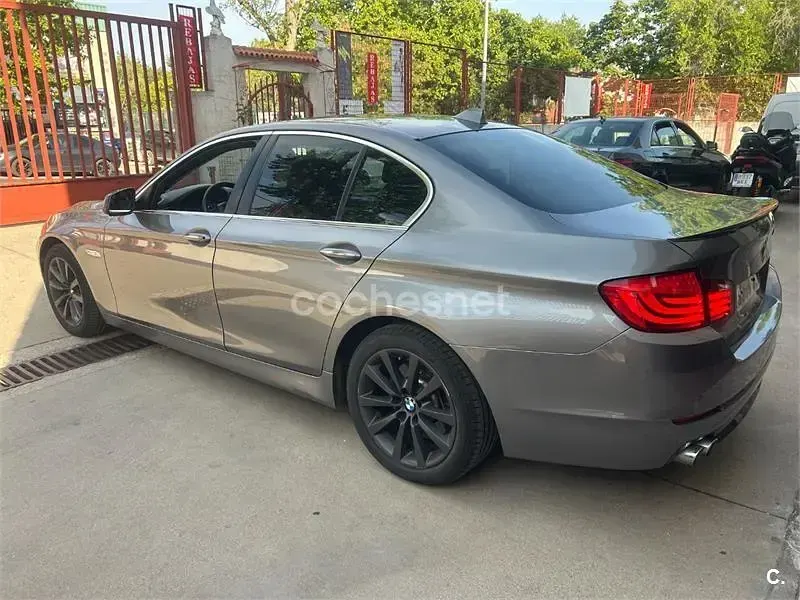 Usado BMW 525 Comfort Edition 197 CV (144 kW) 2010 Gris / plata Berlina