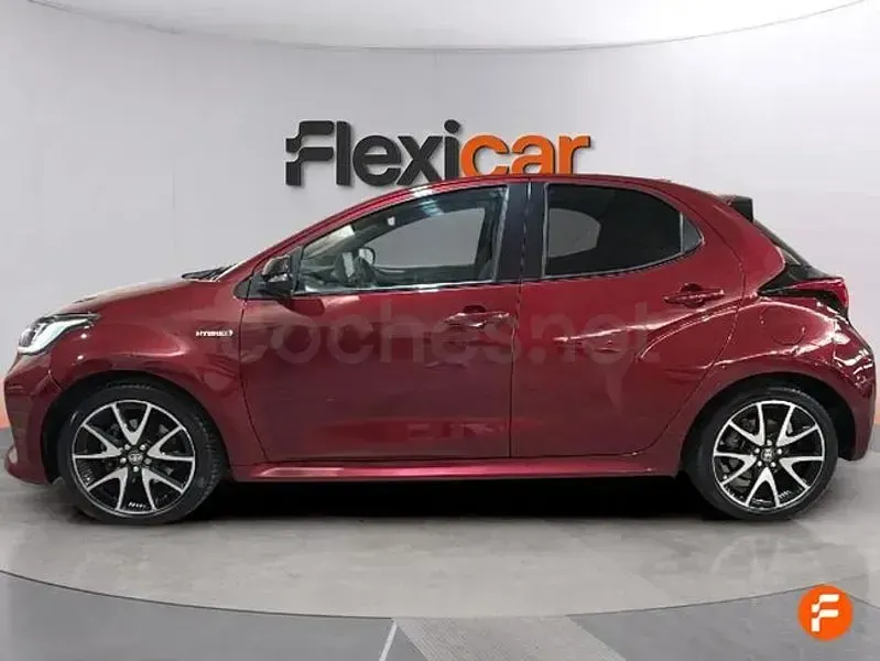 Usado Toyota Yaris Hybrid Active 116 CV (85 kW) 2020 Rojo Berlina