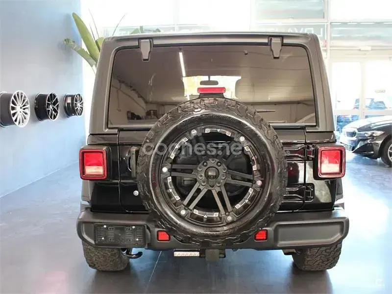 Usado Jeep Wrangler Sahara 270 CV (198 kW) 2021 Negro SUV