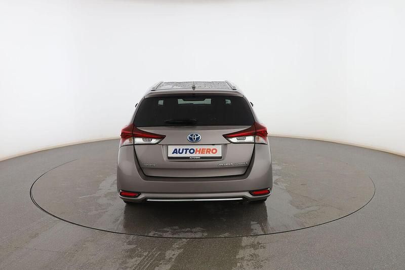 Usado Toyota Auris Touring Sports 136 CV (100 kW) 2016 Beige Familiar