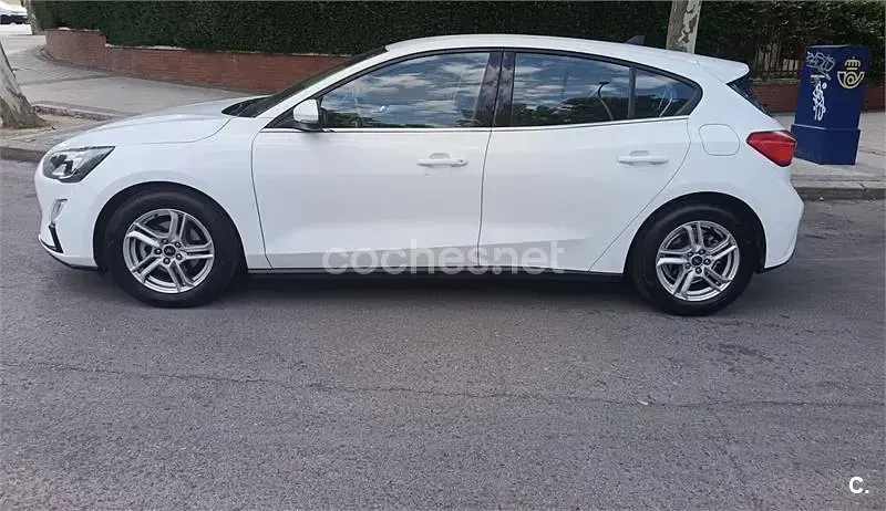 Usado Ford Focus Active X 120 CV (88 kW) 2021 Blanco Berlina