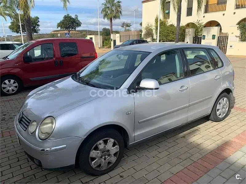 Usado VW Polo Trendline 75 CV (55 kW) 2002 Gris / plata Berlina