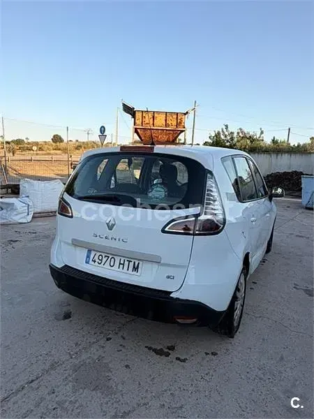 Usado Renault Scénic III Expression 95 CV (69 kW) 2013 Blanco Monovolumen