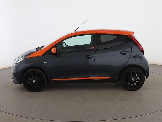 Usado Toyota Aygo X-cite 72 CV (52 kW) 2021 Negro Utilitario