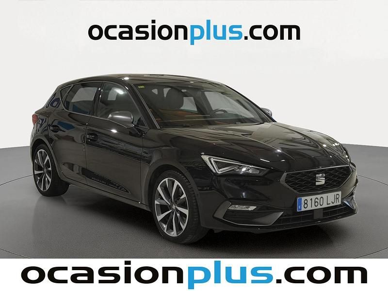 Usado Seat Leon FR 150 CV (110 kW) 2020 Negro Utilitario