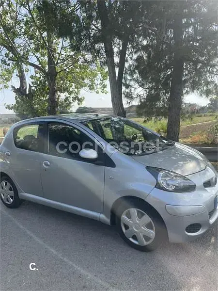 Usado Toyota Aygo 68 CV (50 kW) 2009 Gris / plata Utilitario