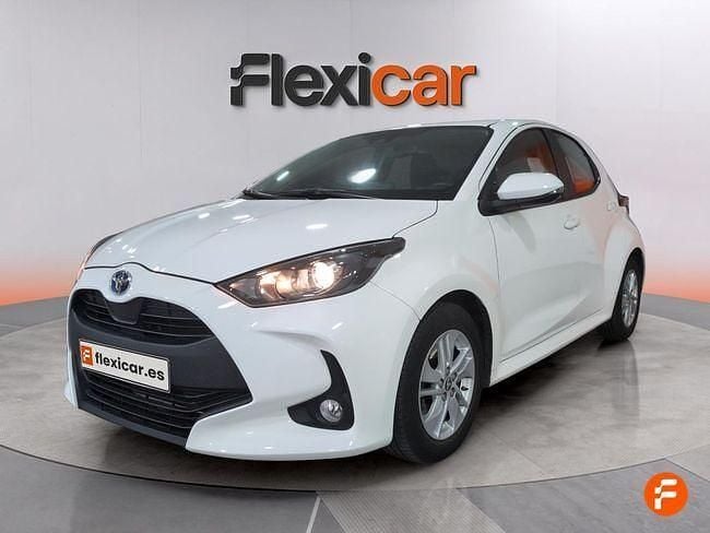 Usado Toyota Yaris Hybrid Active 116 CV (85 kW) 2022 Blanco