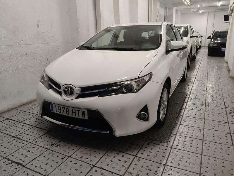 Usado Toyota Auris Live 132 CV (97 kW) 2014 Blanco