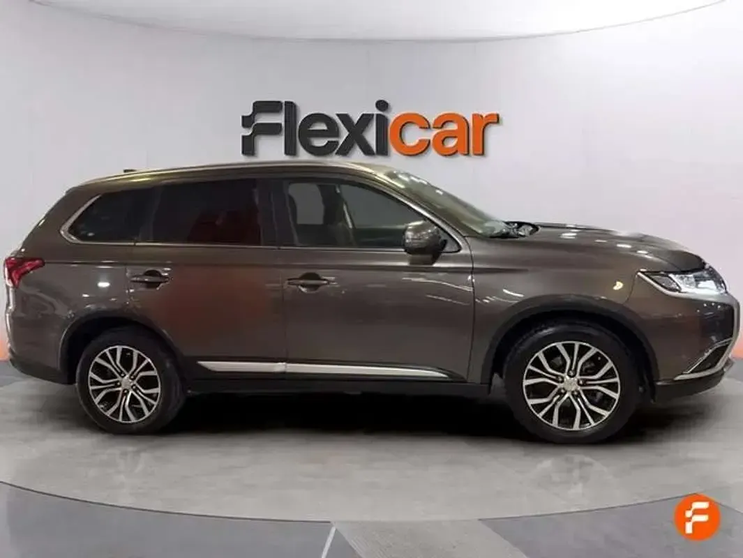 Usado Mitsubishi Outlander Motion 150 CV (110 kW) 2017 Marrón SUV