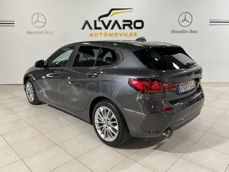 Usado BMW 118 Sport Line 136 CV (100 kW) 2020 Gris / plata Berlina