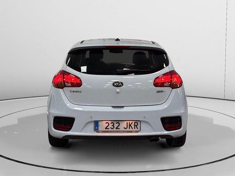 Usado Kia Ceed 120 CV (88 kW) 2015 Blanco Utilitario