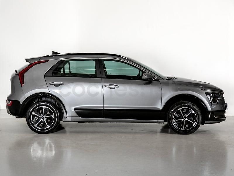Usado Kia Niro 129 CV (94 kW) 2025 Gris / plata SUV
