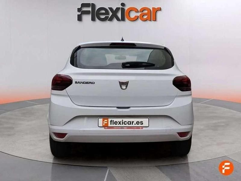 Usado Dacia Sandero Acces 67 CV (49 kW) 2021 Blanco Utilitario