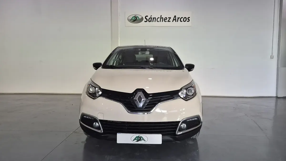 Usado Renault Captur Zen 90 CV (66 kW) 2016 Beige SUV