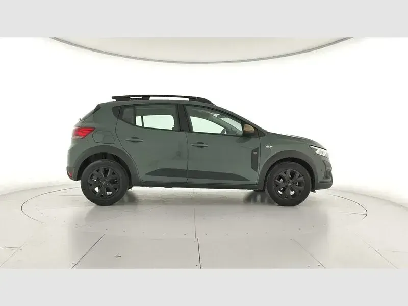 Usado Dacia Sandero Extreme 101 CV (74 kW) 2025 Verde Utilitario