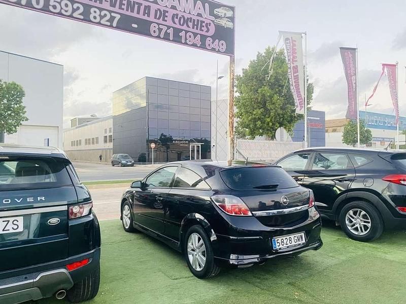 Usado Opel Astra Cosmo 110 CV (80 kW) 2009 Negro Utilitario
